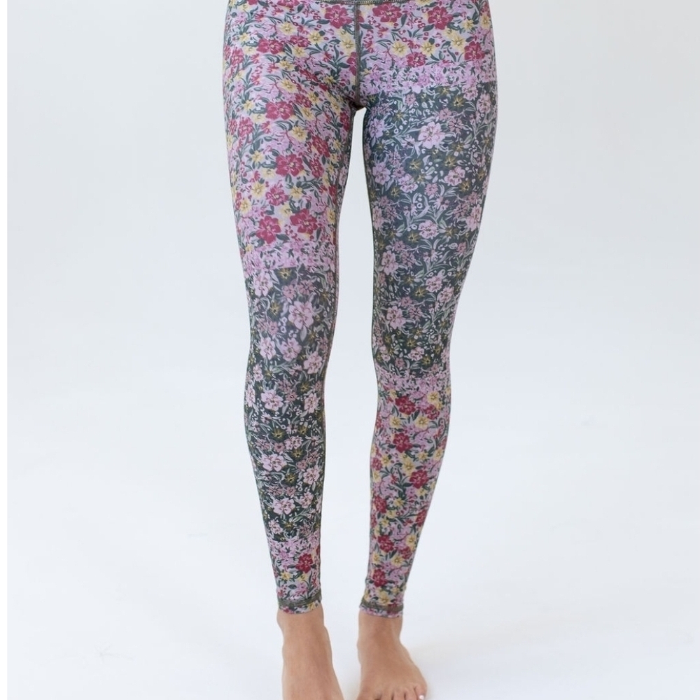 Savvi Indie Leggings Tapestry Floral Print Size Est.Medium Activewear Yoga Pants